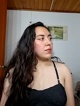 Snapshot of Emi_chik chatting on June 2026 05:28:01 AM Emi chik online show from June 2026 05:28:01 AM