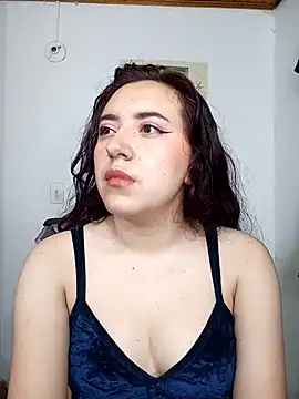 Snapshot of Emi_chik chatting on January 2025 02:52:01 AM Emi chik online show from January 2025 02:52:01 AM