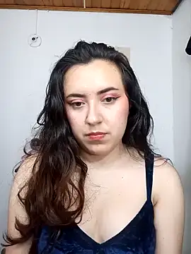 Snapshot of Emi_chik chatting on December 2024 02:08:02 AM Emi chik online show from December 2024 02:08:02 AM