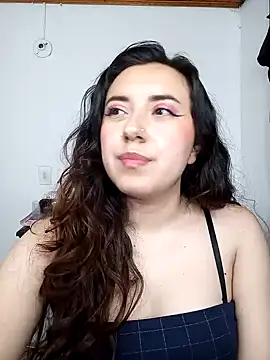 Snapshot of Emi_chik chatting on December 2024 05:40:01 AM Emi chik online show from December 2024 05:40:01 AM