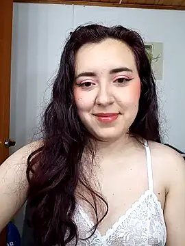 Snapshot of Emi_chik chatting on January 2025 10:39:01 AM Emi chik online show from January 2025 10:39:01 AM
