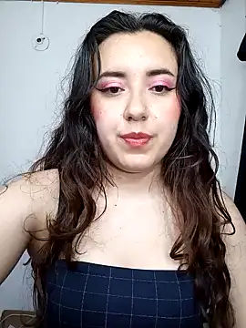 Snapshot of Emi_chik chatting on December 2024 02:33:01 AM Emi chik online show from December 2024 02:33:01 AM