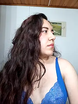 Snapshot of Emi_chik chatting on October 2025 11:34:02 AM Emi chik online show from October 2025 11:34:02 AM