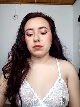 Snapshot of Emi_chik chatting on December 2024 03:00:02 AM Emi chik online show from December 2024 03:00:02 AM