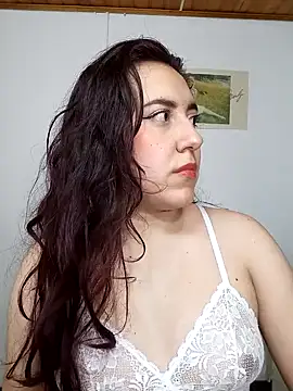 Snapshot of Emi_chik chatting on February 2025 02:27:02 AM Emi chik online show from February 2025 02:27:02 AM