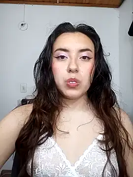 Snapshot of Emi_chik chatting on December 2024 01:46:01 AM Emi chik online show from December 2024 01:46:01 AM