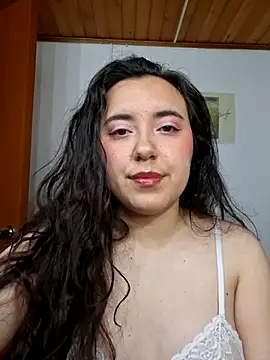 Emi chik online show from May 2026 05:35:01 AM