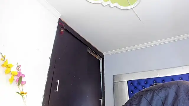 Snapshot of Eyleen_Santos chatting on April 2026 07:45:01 PM Eyleen Santos online show from April 2026 07:45:01 PM