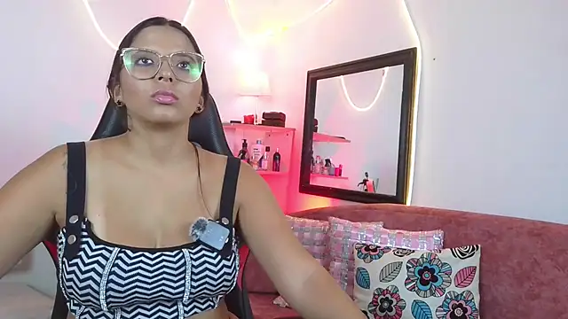 Megaan Greey online show from July 2026 11:18:01 PM