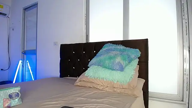 Sweet hot mia online show from April 2026 02:13:01 PM