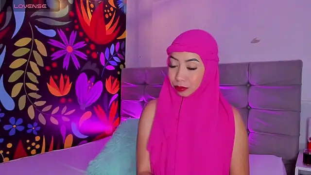 Snapshot of Sweet_hot_mia chatting on February 2025 07:41:01 PM Sweet hot mia online show from February 2025 07:41:01 PM