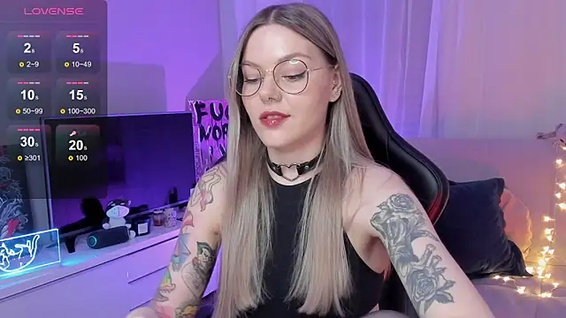 Snapshot of Marta_May_ chatting on October 2025 06:19:02 PM Marta May online show from October 2025 06:19:02 PM