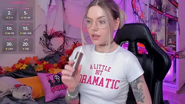 Snapshot of Marta_May_ chatting on November 2025 04:12:01 PM Marta May online show from November 2025 04:12:01 PM