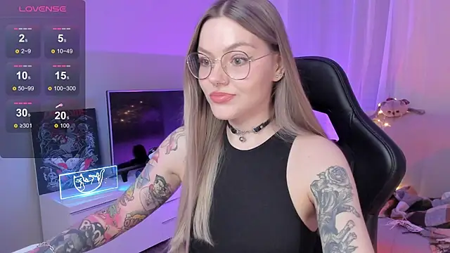 Snapshot of Marta_May_ chatting on September 2025 04:03:01 PM Marta May online show from September 2025 04:03:01 PM