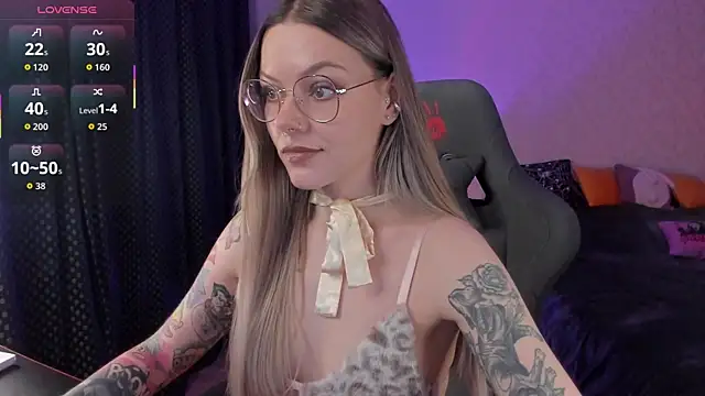 Snapshot of Marta_May_ chatting on November 2025 10:52:01 AM Marta May online show from November 2025 10:52:01 AM