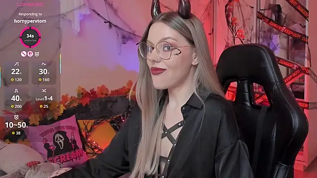 Snapshot of Marta_May_ chatting on October 2025 05:01:01 PM Marta May online show from October 2025 05:01:01 PM