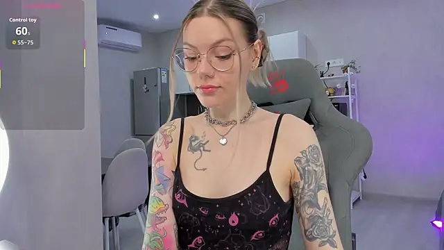 Marta May  online show from April 2026 12:09:01 PM