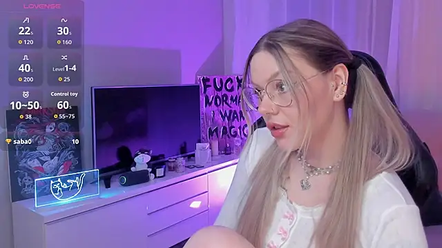 Snapshot of Marta_May_ chatting on October 2025 05:35:02 PM Marta May online show from October 2025 05:35:02 PM