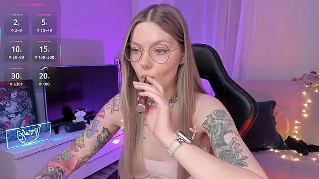 Snapshot of Marta_May_ chatting on October 2025 05:25:01 PM Marta May online show from October 2025 05:25:01 PM
