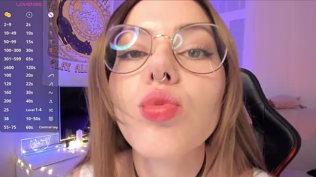 Snapshot of Marta_May_ chatting on February 2025 07:41:02 PM Marta May online show from February 2025 07:41:02 PM