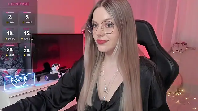 Snapshot of Marta_May_ chatting on September 2025 05:53:02 PM Marta May online show from September 2025 05:53:02 PM
