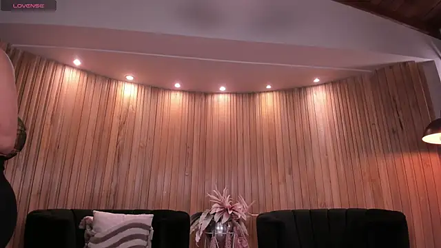 KatieNolan 1 online show from November 2025 06:00:02 PM