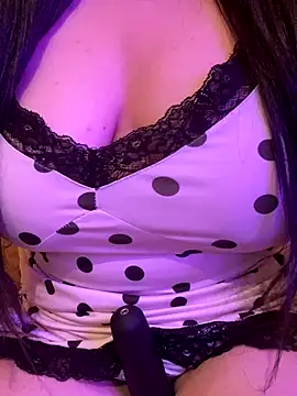 Snapshot of Cameelia chatting on November 2025 07:13:02 PM Cameelia online show from November 2025 07:13:02 PM