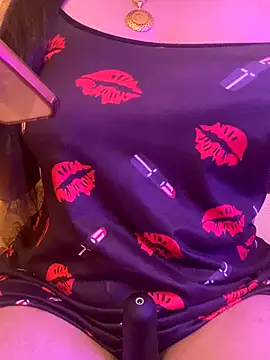 Snapshot of Cameelia chatting on November 2025 02:17:01 PM Cameelia online show from November 2025 02:17:01 PM