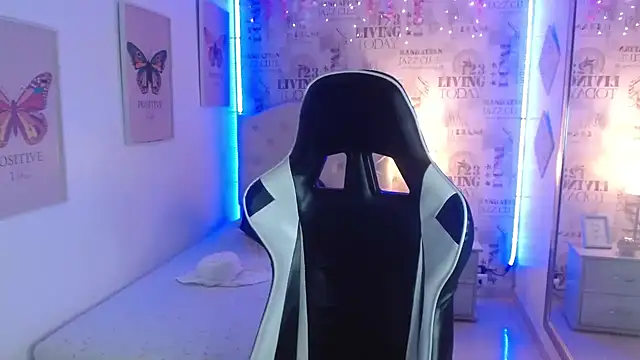 Ivyy Crystal online show from March 2025 09:18:02 PM