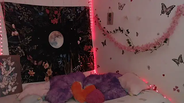 Emillyy m online show from April 2026 10:47:01 PM