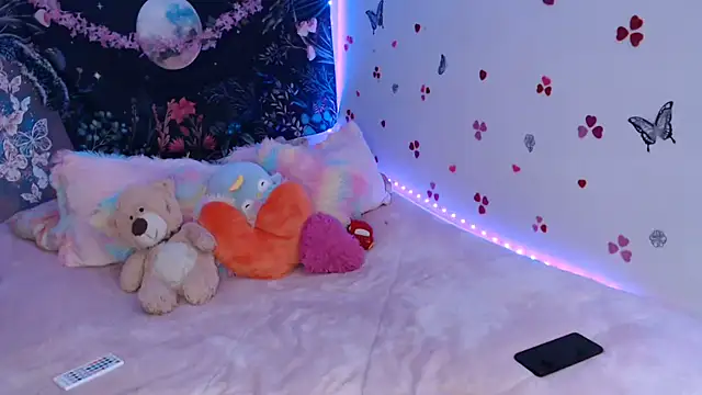 Emillyy m online show from September 2025 09:46:01 PM