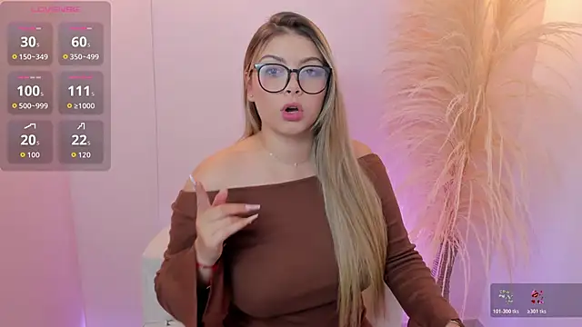 thaliafox  online show from April 2026 08:27:01 PM