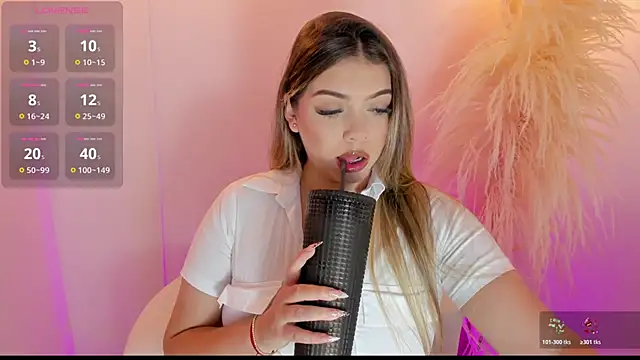 thaliafox  online show from November 2025 08:14:01 PM