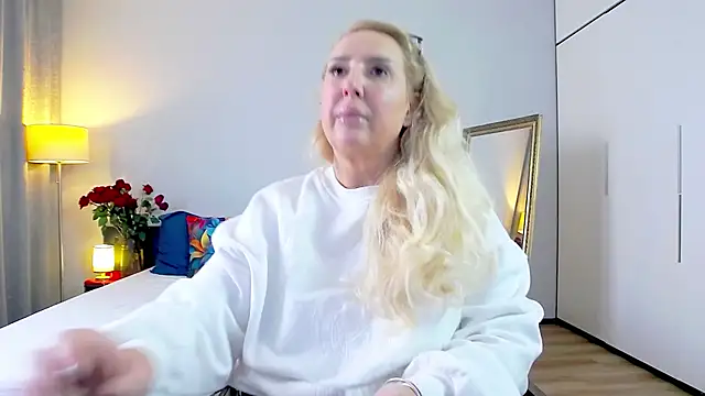 Snapshot of MariaRichi_ chatting on March 2025 02:08:01 PM MariaRichi  online show from March 2025 02:08:01 PM