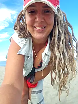 Snapshot of MariaRichi_ chatting on September 2025 07:37:01 AM MariaRichi  online show from September 2025 07:37:01 AM