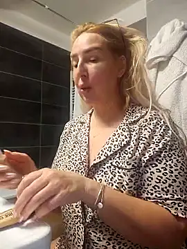 Snapshot of MariaRichi_ chatting on March 2025 07:42:02 AM MariaRichi  online show from March 2025 07:42:02 AM