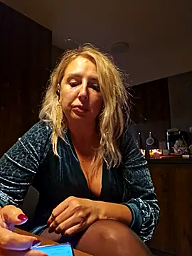 Snapshot of MariaRichi_ chatting on October 2025 06:49:02 PM MariaRichi  online show from October 2025 06:49:02 PM