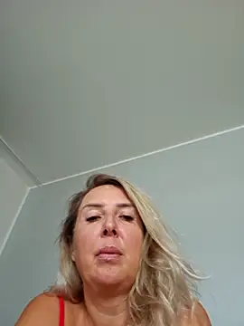 Snapshot of MariaRichi_ chatting on October 2025 07:32:02 AM MariaRichi  online show from October 2025 07:32:02 AM