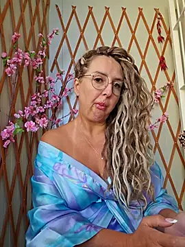 Snapshot of MariaRichi_ chatting on September 2025 06:40:02 AM MariaRichi  online show from September 2025 06:40:02 AM