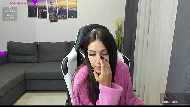 Kimi Ivy online show from October 2025 04:31:01 AM