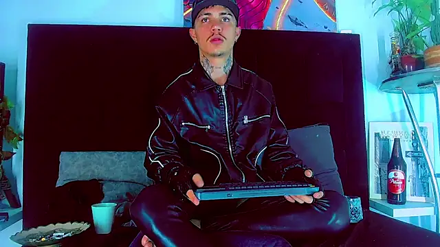 HannibalLester online show from November 2025 04:19:02 PM