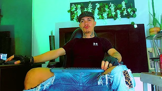 HannibalLester online show from April 2026 04:42:01 AM