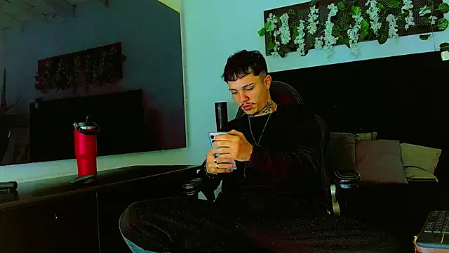 HannibalLester online show from April 2026 12:11:01 PM