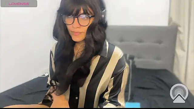 Snapshot of LanaQuen chatting on December 2024 11:39:02 PM LanaQuen online show from December 2024 11:39:02 PM