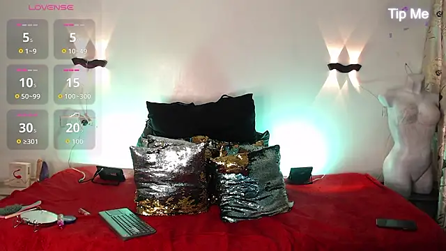 Emili Roux online show from January 2026 12:00:01 PM