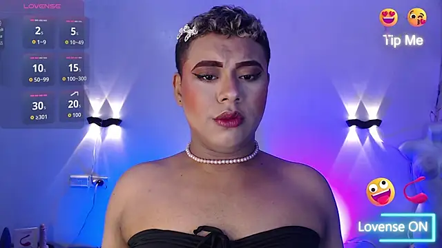 Emili Roux online show from November 2025 12:42:02 PM