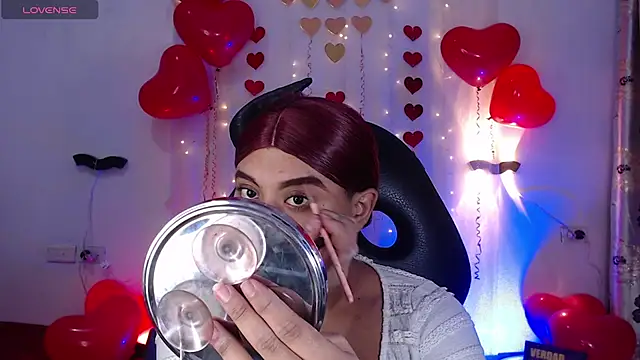 Emili Roux online show from February 2026 06:18:02 PM