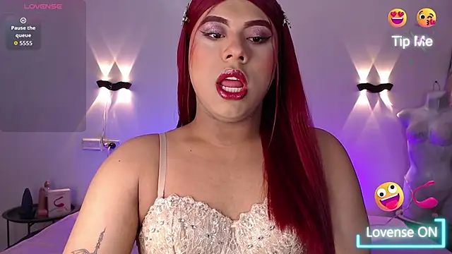 Emili Roux online show from November 2025 12:43:01 PM