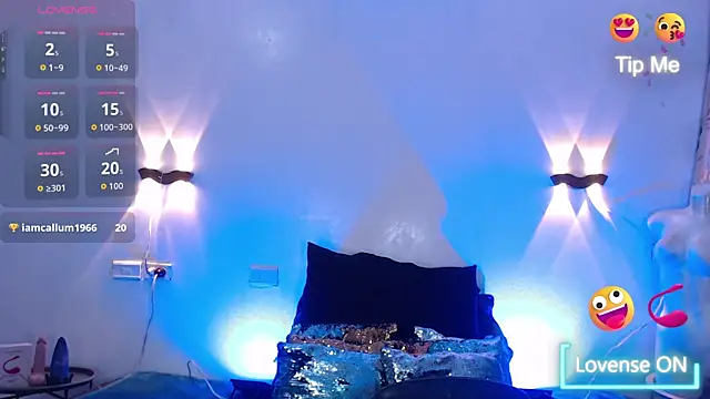 Emili Roux online show from November 2025 12:31:01 PM