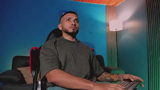 Snapshot of maximusclark1 chatting on January 2026 03:01:02 AM maximusclark1 online show from January 2026 03:01:02 AM